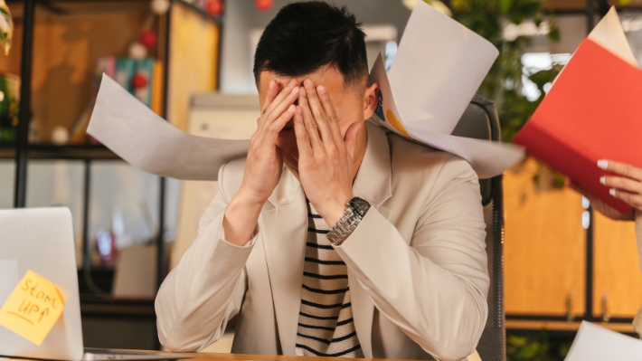 Una crisis silenciosa: ¿Qué son y cómo afectan los síndromes del “burnout” y tecnoestrés a los trabajadores?