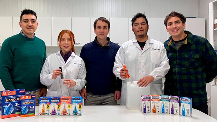 Con cáscaras de naranja y nanotecnología: La apuesta de Nanolife, una startup chilena de productos de limpieza