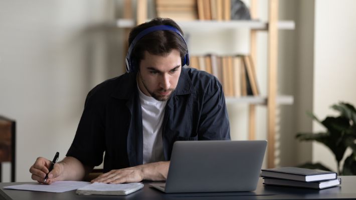 Pymes y emprendedores pueden acceder a formación digital gratuita para aplicar en sus propios negocios 