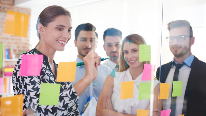 Menos gente; más trabajo: ¿Cómo sobrevivir a la sobrecarga laboral por tener parte del equipo en vacaciones?