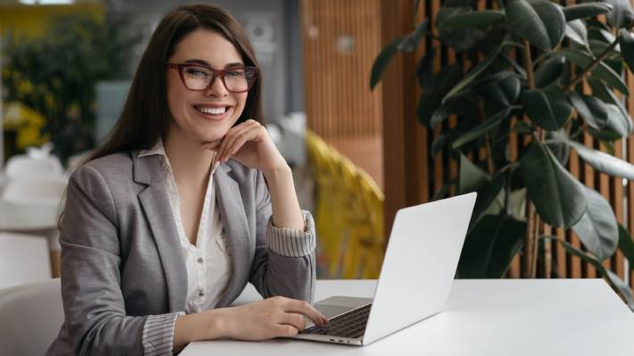 Mes de la mujer: Experto entrega claves para impulsar la empleabilidad femenina