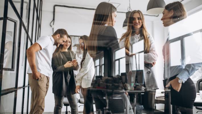 Estudio revela los factores que influyen en las personas para permanecer en sus trabajos