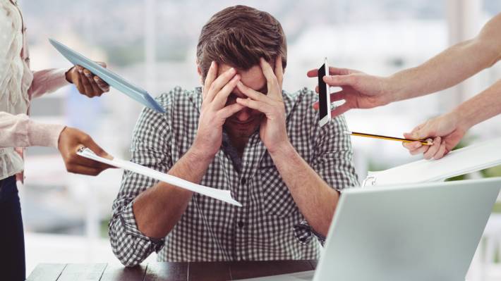 Estudio alerta sobre los impactos del “Burnout” en Chile: ¿Qué es y cómo afecta a los trabajadores?