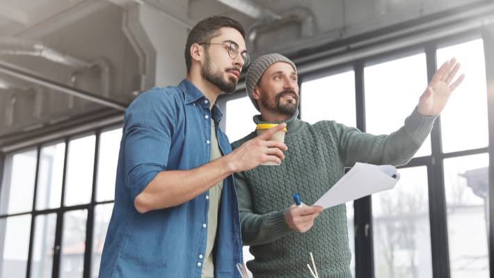 ¿Emprender solo o con socios? Las ventajas, riesgos y claves para tomar una buena decisión