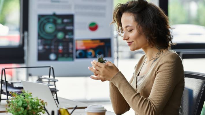 La nueva forma de buscar información con IA obliga a las pymes a cambiar su presencia digital: Expertos entregan consejos