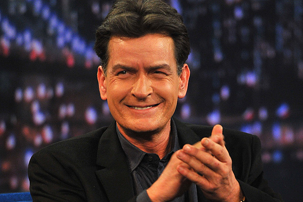 Tras Admitir Vih Charlie Sheen Es Demandado Por Ocultar Informaci N A