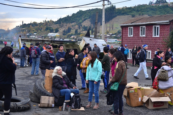 Marea roja en Chiloé: El documento de la Armada que autorizó el vertimiento de peces muertos
