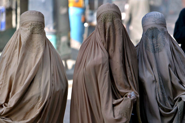 Emiratos Árabes aconseja a ciudadanos no vestir ropas tradicionales en el  extranjero 