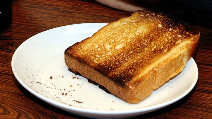 Recomiendan no tostar demasiado el pan para evitar el cáncer | Emol.com