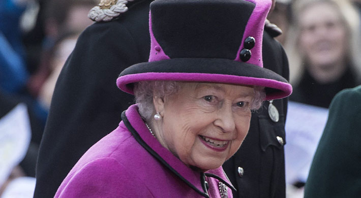 Reina Isabel II de Inglaterra hace historia y cumple 65 años en el