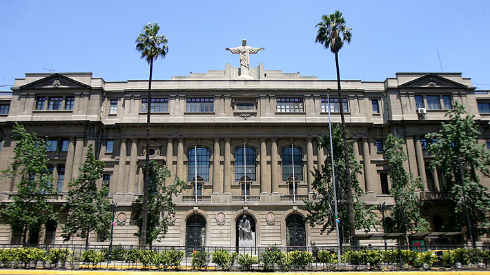 Universidad Católica mejora en el ranking QS y tiene a nueve de sus