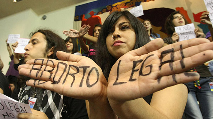Cadem: El 70% de chilenos apoya proyecto que despenaliza aborto en tres causales