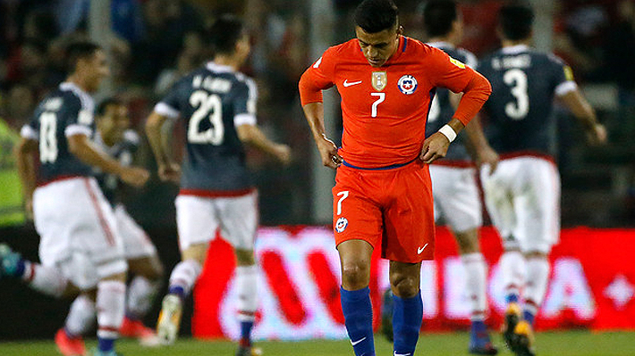 Chile tropieza fuerte ante Paraguay, es goleado y se enreda en la clasificación al Mundial