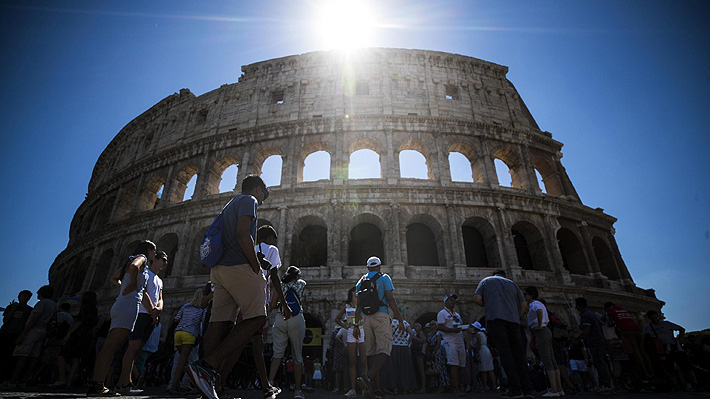 Chileno sorprendido robando trozos del Coliseo romano es un escultor y quedó en libertad