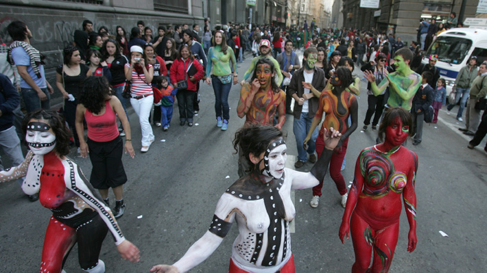 Carnaval de los Mil Tambores: el origen del polémico evento que tiene en pie de guerra a los vecinos de Valparaíso
