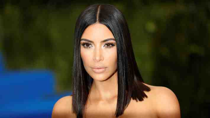 Equipo de Kim Kardashian sufre robo a las afueras de la casa de la celebridad