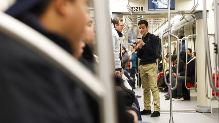 Por qué no todas las operadoras de telefonía móvil tienen señal al interior de la Línea 6 del Metro? Por qué no todas las operadoras de telefonía móvil tienen señal al interior de la Línea 6 del Metro?