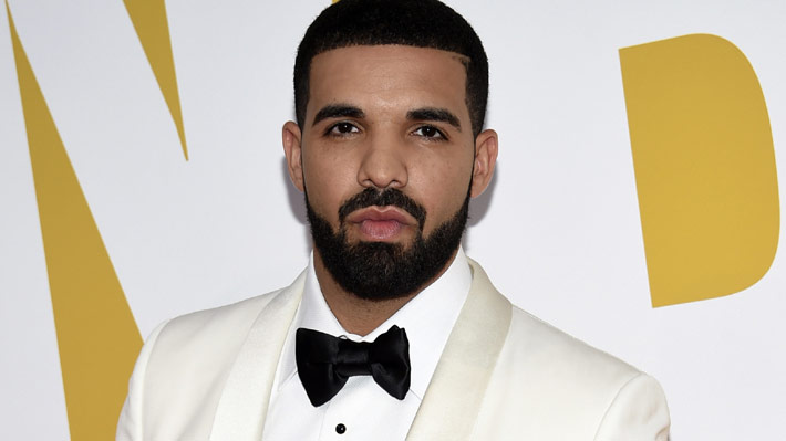 Drake expulsa a hombre que manoseaba a fanáticas en uno de sus conciertos