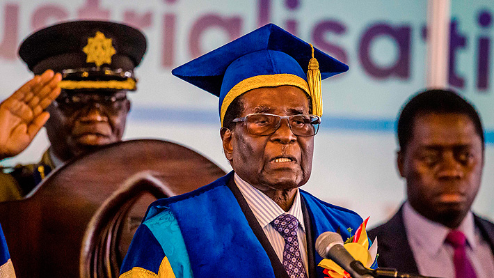 Robert Mugabe aparece por primera vez en público tras golpe militar en Zimbabwe