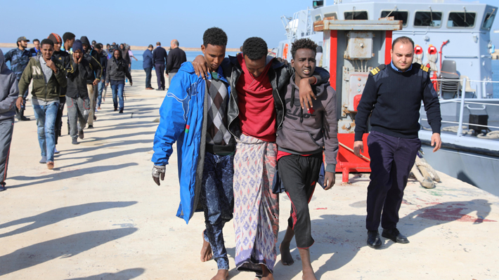 Más de 30 migrantes muertos deja naufragio frente a las costas de Libia