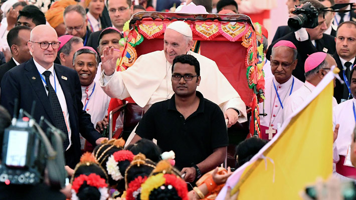 Papa Francisco dice por primera vez palabra "rohingya" tras encuentro con dicha minoría en Bangladesh