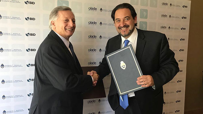 Chile y Argentina firman acuerdo para intensificar intercambio de gas y electricidad