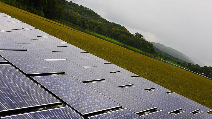 Acesol presenta denuncia contra Enel y CGE por abuso en mercado fotovoltaico