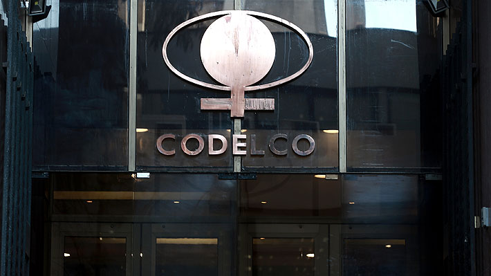 Borrador de comisión investigadora se inclina por Contraloría en conflicto con Codelco