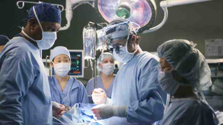 Las series de televisión sobre médicos pueden generar expectativas "poco realistas" en los tratamientos a pacientes