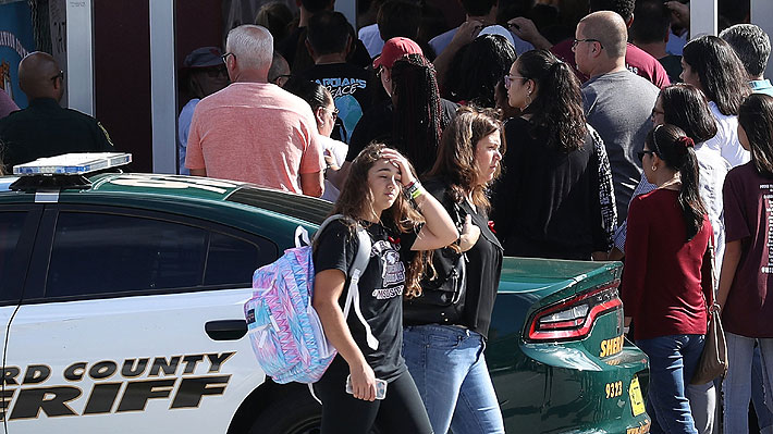 Tiroteo en Parkland: Estudiantes regresan a la escuela en donde ocurrió la matanza