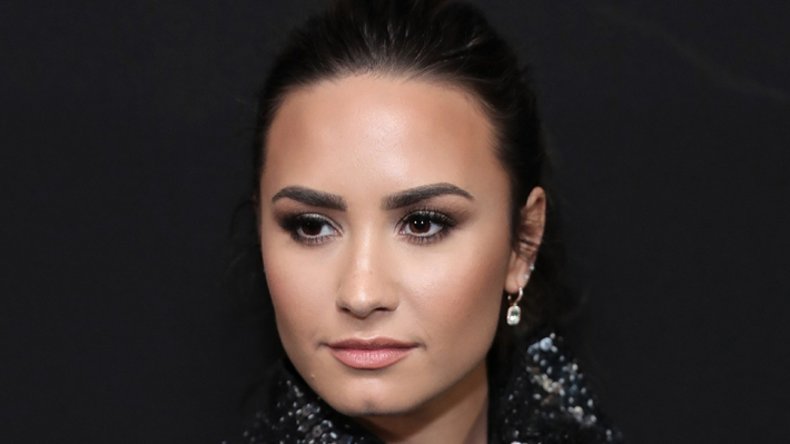Demi Lovato cuenta cómo terminó en Alcohólicos Anónimos tras asistir a la gala del MET en 2016