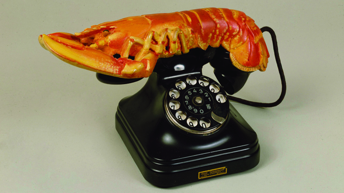 Detienen la venta de un "Teléfono langosta" de Salvador Dalí en el Reino Unido
