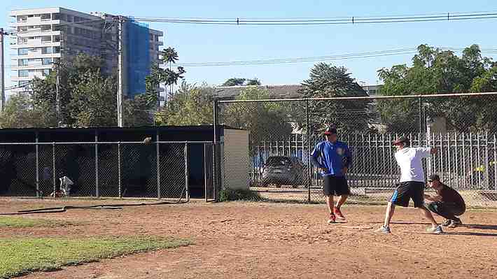 Las historias detrás de Forasteros, el equipo de béisbol de inmigrantes venezolanos en Chile