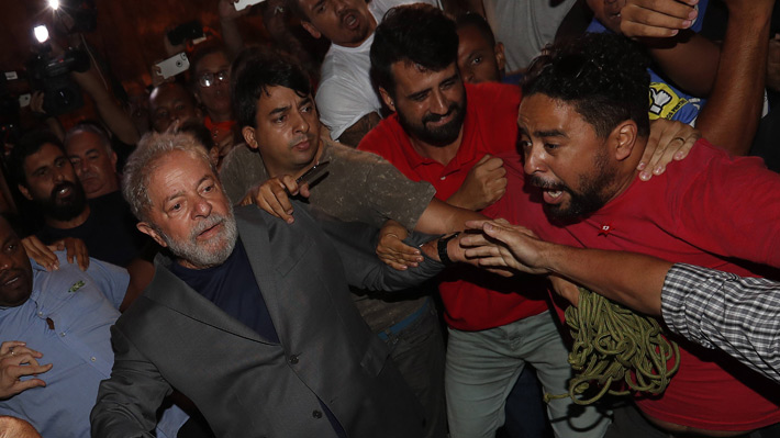 Abogado de Lula tras visitarlo en prisión: "Está bien pero indignado"