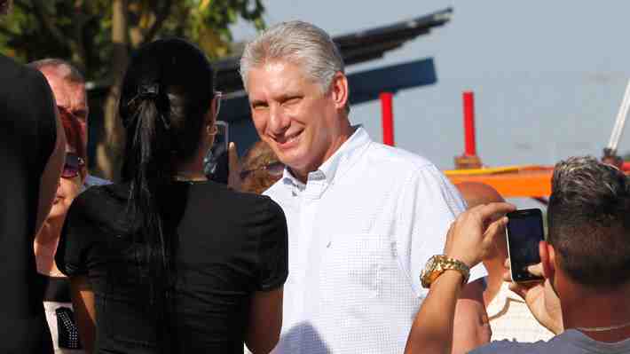 Miguel Díaz-Canel, el primer nacido post revolución que llegaría al poder tras la salida de Raúl Castro en Cuba