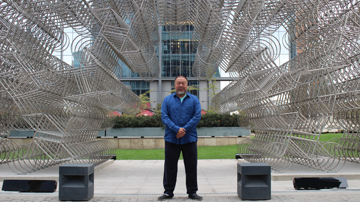 Arte, contingencia y derechos humanos: Treinta obras de Ai Weiwei aterrizan en Chile