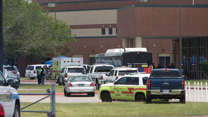 Confirman hallazgo de artefactos explosivos al interior de la escuela afectada por tiroteo en Texas