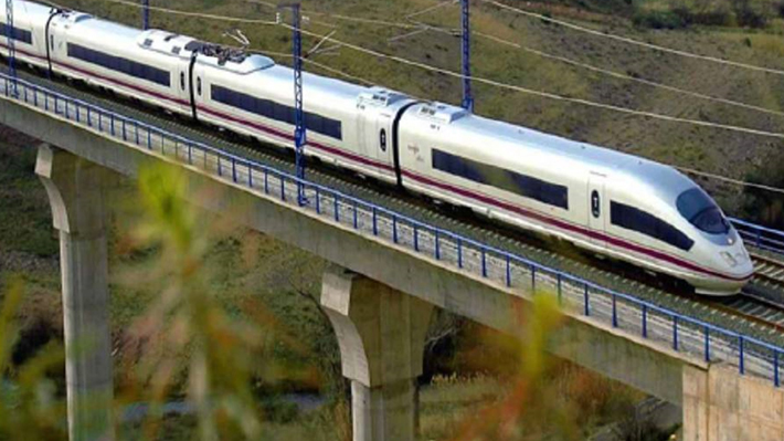 Transportes califica de "gran interés" tren rápido Santiago-Valparaíso y acelera análisis