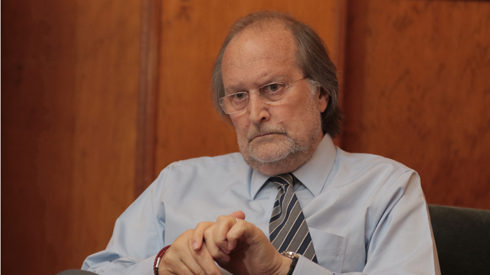 Renuncia decano de la Facultad de Derecho de la U. de Chile y critica las tomas: la última suma 46 días
