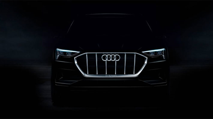 Audi muestra la parrilla y focos de su esperado SUV eléctrico