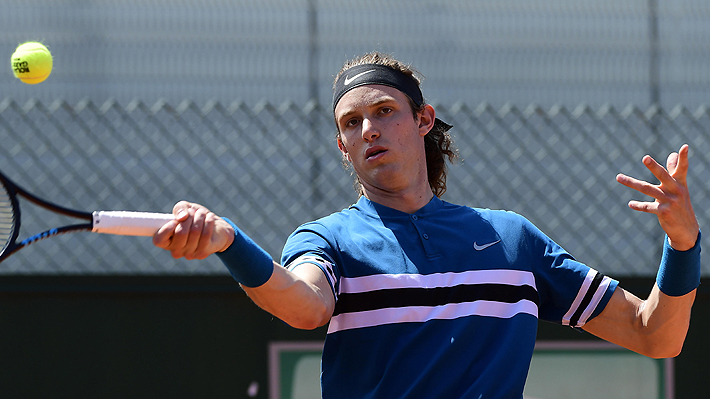 Pese a ganar con solvencia el primer set, Jarry se borró ante Zverev y se despidió en su debut en el ATP de Eastbourne