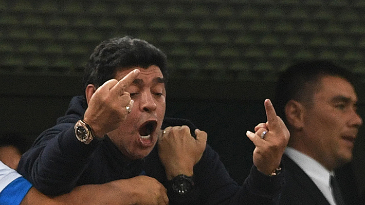 Los millones y privilegios que la FIFA le da diariamente a Maradona y que ahora podría perder por su "show"