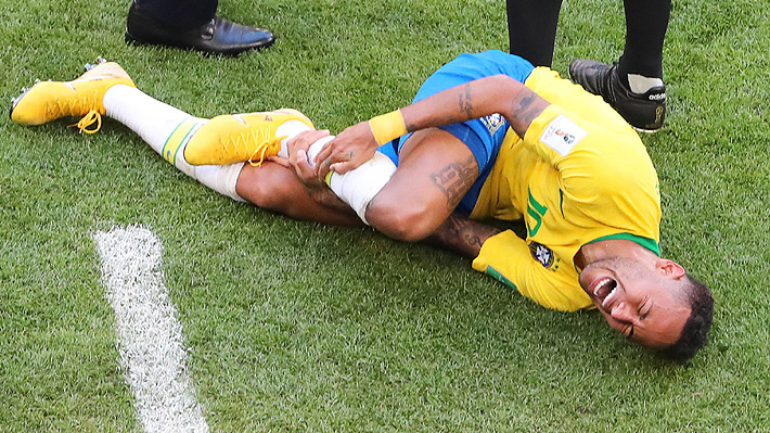 "Patético, lamentable, una payasada": Duras críticas del mundo del fútbol a Neymar por su reacción a un pisotón