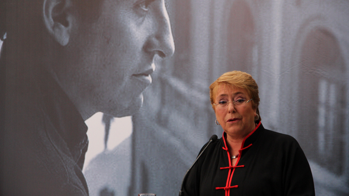 Bachelet destaca condena contra culpables del asesinato de Víctor Jara: "Chile hace justicia con su historia"
