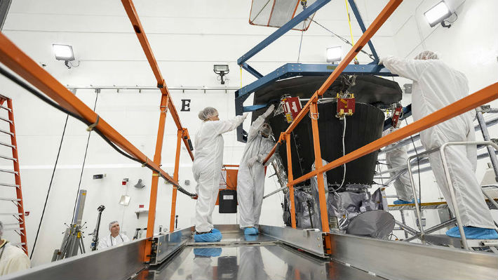 La NASA muestra el escudo que protegerá a su próxima sonda que estudiará al Sol