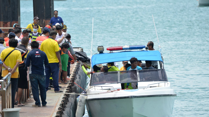Al menos 18 muertos y 38 desaparecidos tras naufragio de barcos en Tailandia