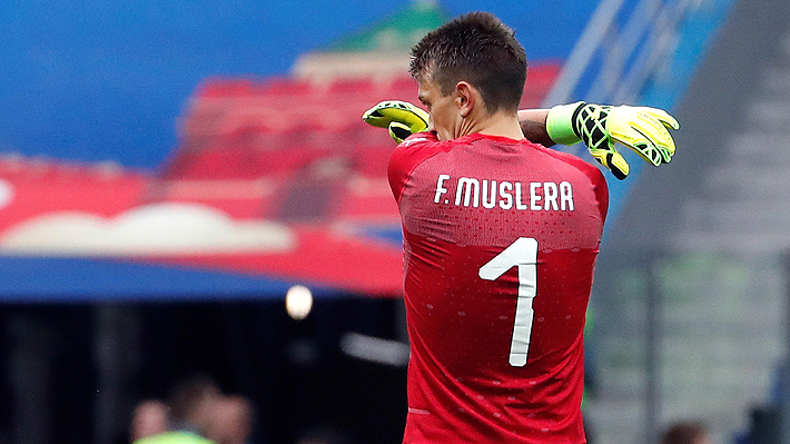 La dolorosa &uacute;ltima semana del arquero de Uruguay: Fallecieron dos familiares y cometi&oacute; un error en la eliminaci&oacute;n del Mundial