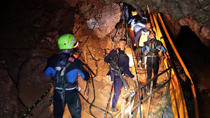 Evacuación de los 12 niños y su entrenador en cueva de Tailandia durará dos o tres días