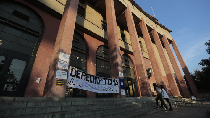Estudiante que denunció a Carlos Carmona: "Nuestra lucha continúa porque esperamos una sanción más ética"