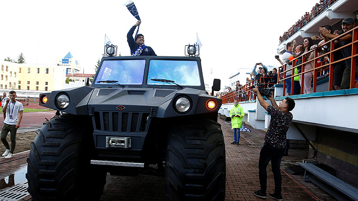 Mansión de US$ 20 millones y un auto militar: Los privilegios de Maradona como presidente de un club en Bielorrusia